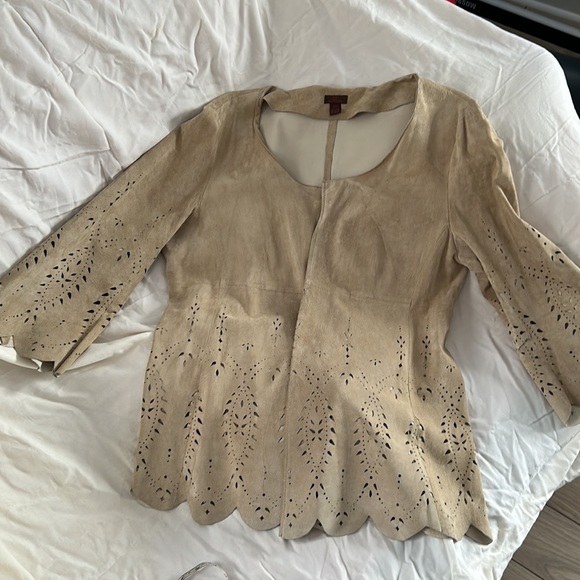 Denier genuine, leather, timeless, layering top. Unlined colour is Sand. Size M - Picture 1 of 10